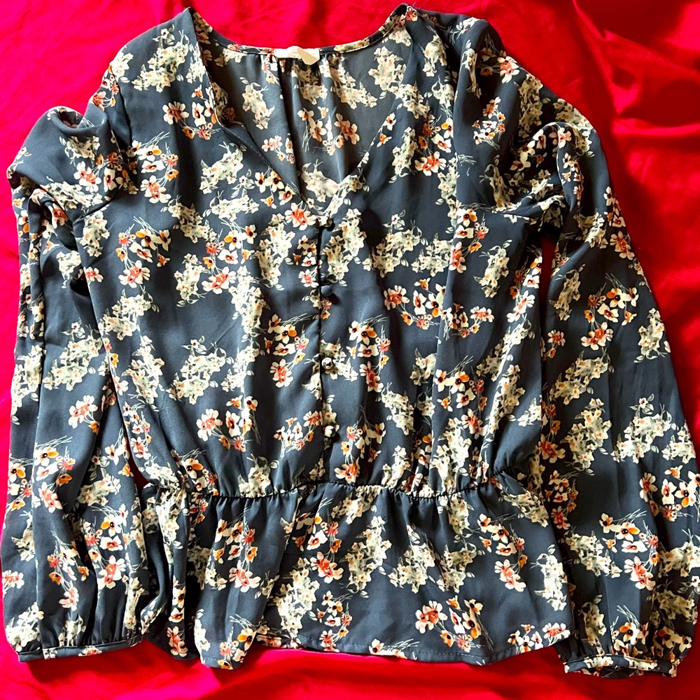 Size L floral blouse